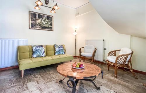 Stunning Home In Attika With Wifi And 3 Bedrooms
