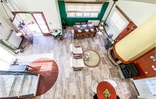 Stunning Home In Attika With Wifi And 3 Bedrooms