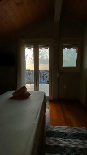 Central View Apartment