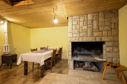 Villa With A Large Private Pool, Parking, Bbq...