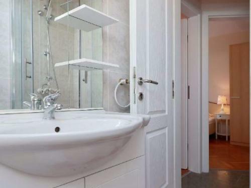 Appealing Apartment In Dramalj With View