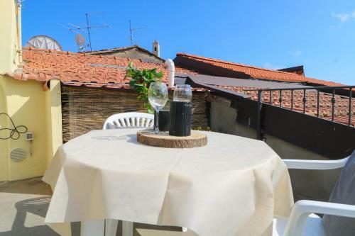 Apartamento [castellaro Mare E Cielo] - Golf - Spiagge - Montagne