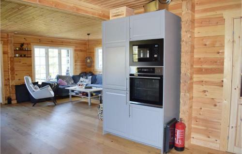 Awesome Home In Uvdal With Wifi And 4 Bedrooms