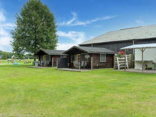 Tranquil Tent Lodge In Zwiggelte With Garden