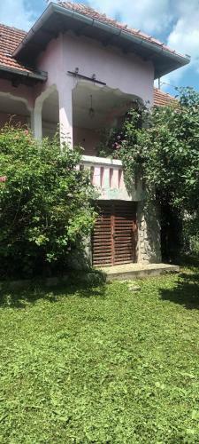 Casa Cu Flori
