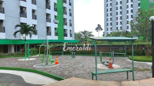 Apartamento Green Lake View Ciputat By Emeraldi