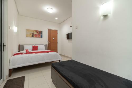 Hotel Reddoorz @ Tirta Mansion Karawaci
