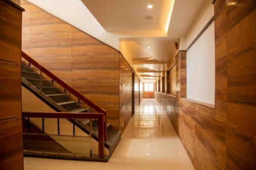 Sri Balaji Grand Hotel