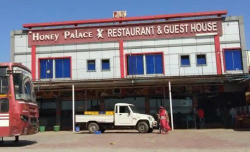 Hotel Honey Palace Restaurant And Guest House