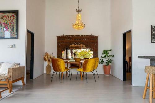 Stylish 3 Bedroom Villa With Pool In Berawa Canggu