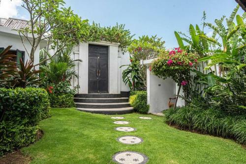 Stylish 3 Bedroom Villa With Pool In Berawa Canggu