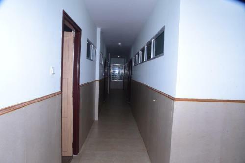 Hotel Uk Inn Rooms Cafe &veg Restaurant