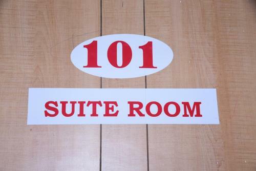 Hotel Uk Inn Rooms Cafe &veg Restaurant
