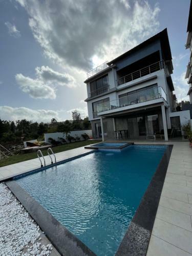 Jumbo Heavens 5 Bedroom Scenic Luxury Pool Villa