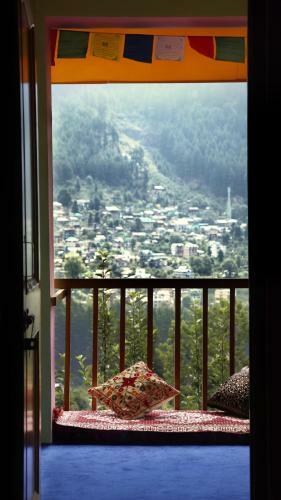 Pahadi Manzil Mountain Home