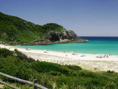 Huge Lake Front Property Near Blueys Beach