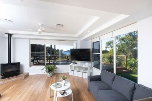 Huge Lake Front Property Near Blueys Beach