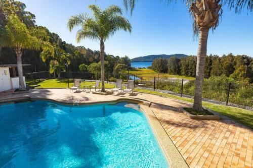 Huge Lake Front Property Near Blueys Beach