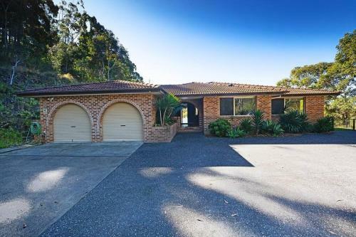 Huge Lake Front Property Near Blueys Beach