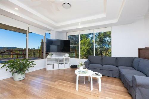 Huge Lake Front Property Near Blueys Beach