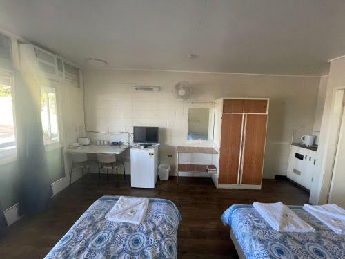 Sawmill Hotel Motel