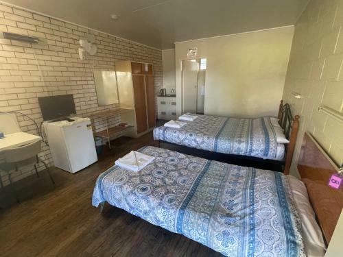 Sawmill Hotel Motel
