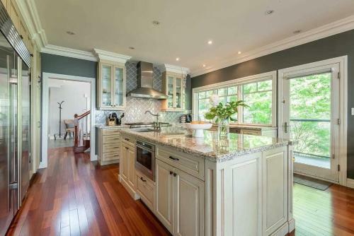 Innisfil Chalet