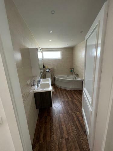 Luxuri�se Villa Nahe Wien 2201