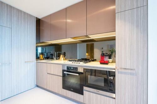 Contemporary 2-bed Apartment Minutes To City