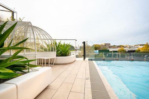 Contemporary 2-bed Apartment Minutes To City