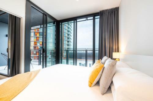 Contemporary 2-bed Apartment Minutes To City
