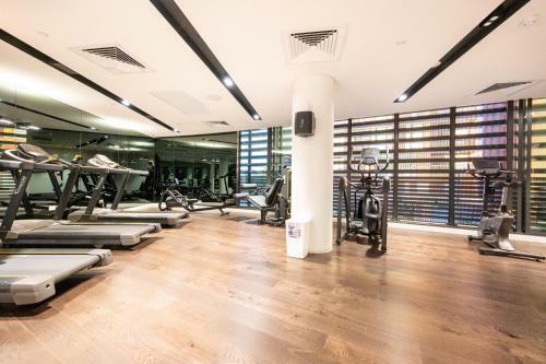Contemporary 2-bed Apartment Minutes To City