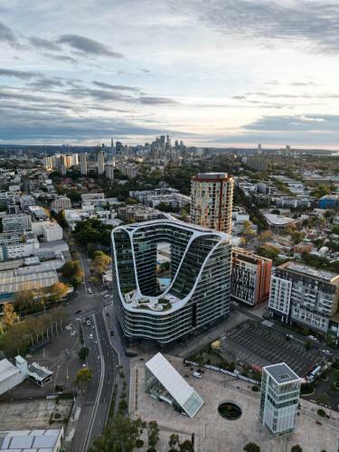 Contemporary 2-bed Apartment Minutes To City