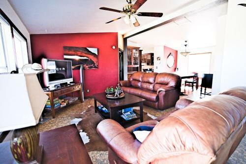 Sunny Southwest Cottage