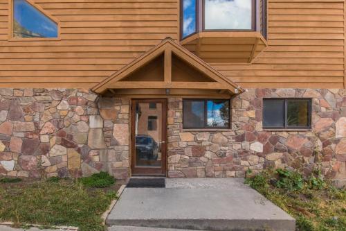 225 6th Avenue #4