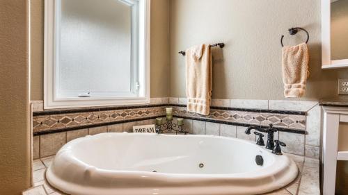 303 Elkdale, Cr 859