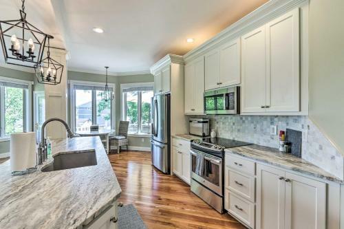 Elegant Middlefield Getaway With Beach Access!