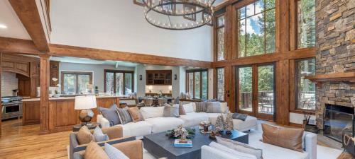 Aspen Grove Villa By Exceptional Stays