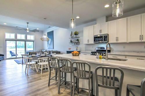 Modern Vacation Home - 4 Mi To Bethany Beach!