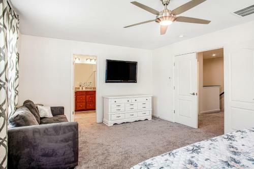 Bishops Landing --- 31449 Valley Green