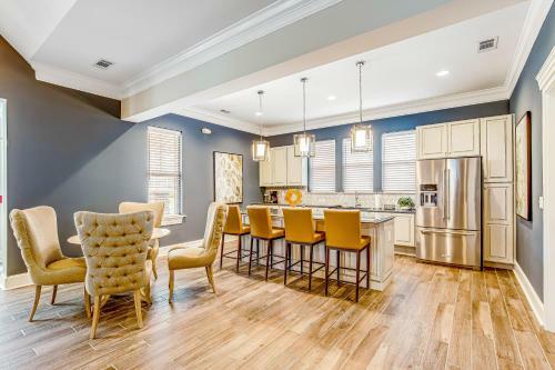Bishops Landing --- 31449 Valley Green