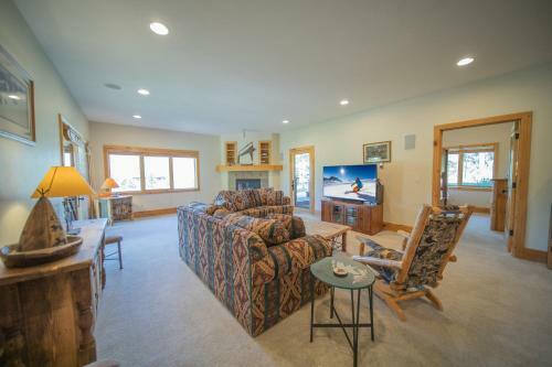Goldenrod Home 6