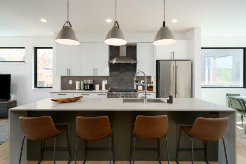 2910 Urban Street Home