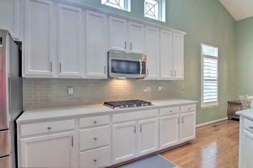 Renovated Ocean View Retreat About 4 Mi To Beach!
