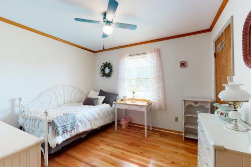 Country Estates --- 15 Wagon Wheel