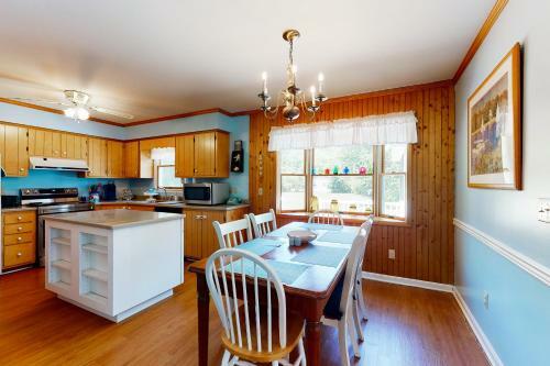 Country Estates --- 15 Wagon Wheel