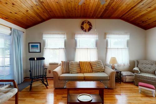 Country Estates --- 15 Wagon Wheel