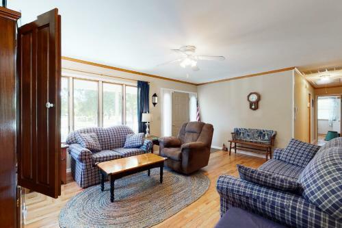 Country Estates --- 15 Wagon Wheel