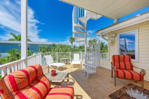 Dolphin Tales - 836 S Bay