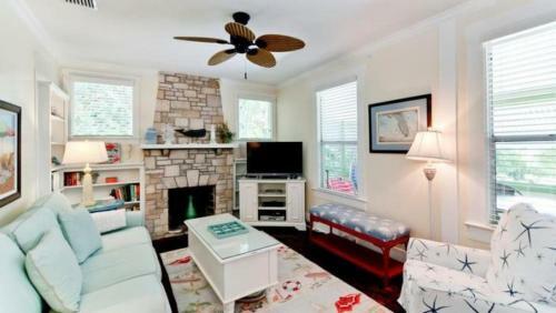 Whispering Pines - 213 Spruce